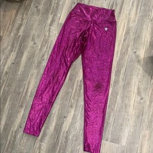 Lean2be shiny pink leggings